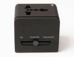 Купити Універсальний дорожній мережевий перехідник PowerPlant c USB 220V 6A (DV00DV5067) в Україні