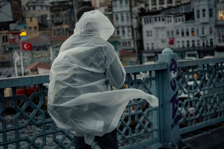 Чесний огляд: дощовик для їзди на е-транспорті