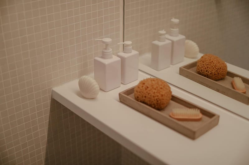 bathroom organizer shelf home — ілюстрація до статті
