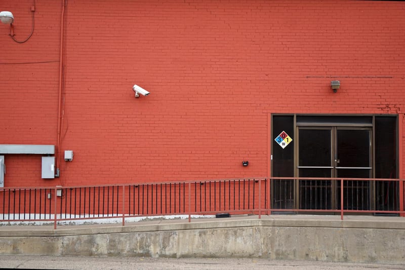 security camera entrance home — ілюстрація до статті