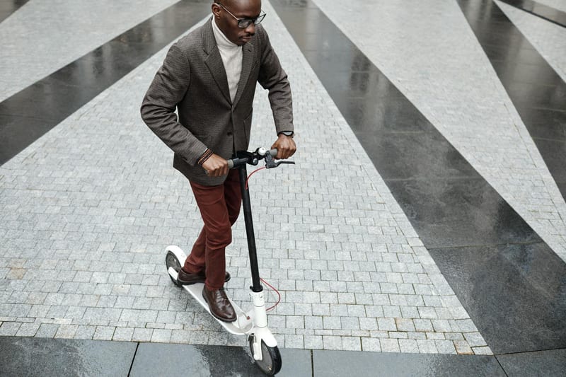 electric scooter city street — пример для обзора, фото 3