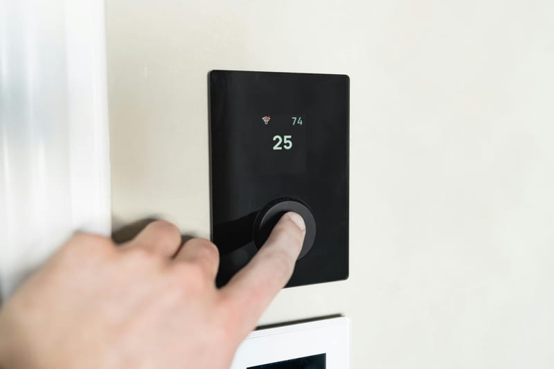 smart thermostat wall home — ілюстрація до статті