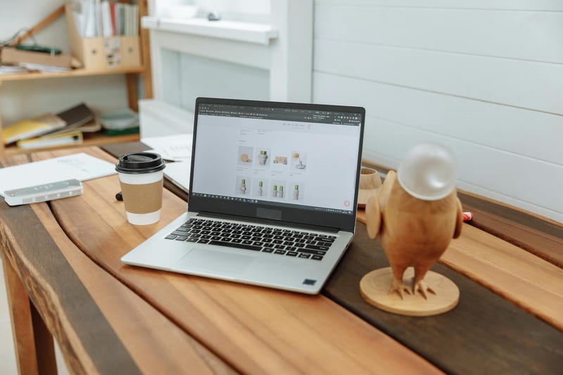 usb hub laptop desk — ілюстрація до статті