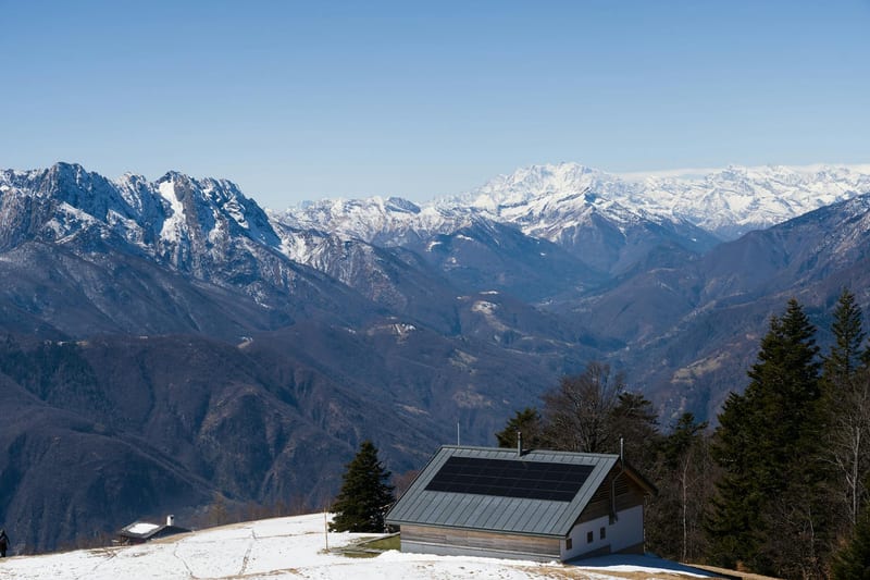 solar panel snow winter outdoor — ілюстрація до статті