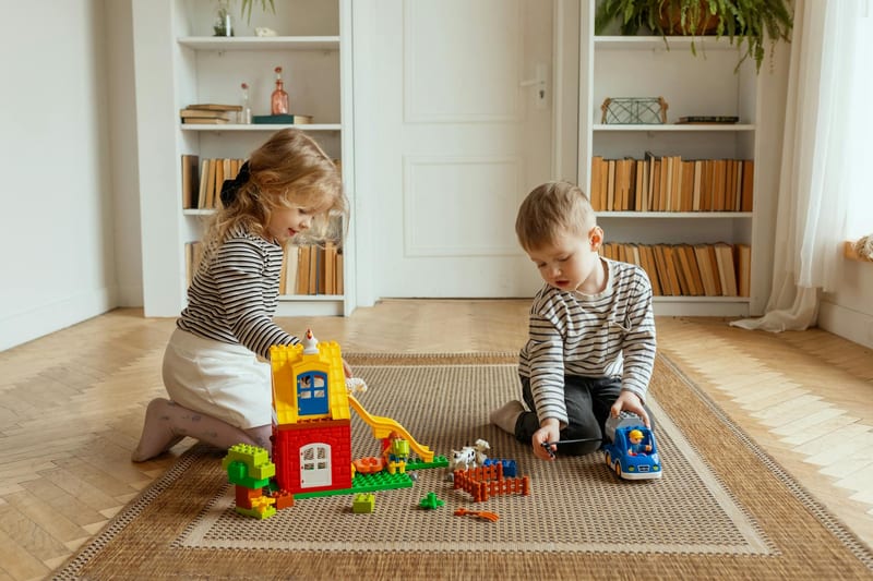 children building blocks playroom home — приклад для огляду, фото 3