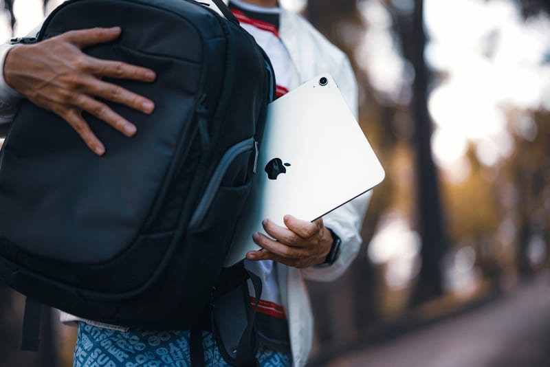portable power bank travel outdoor — ілюстрація до статті